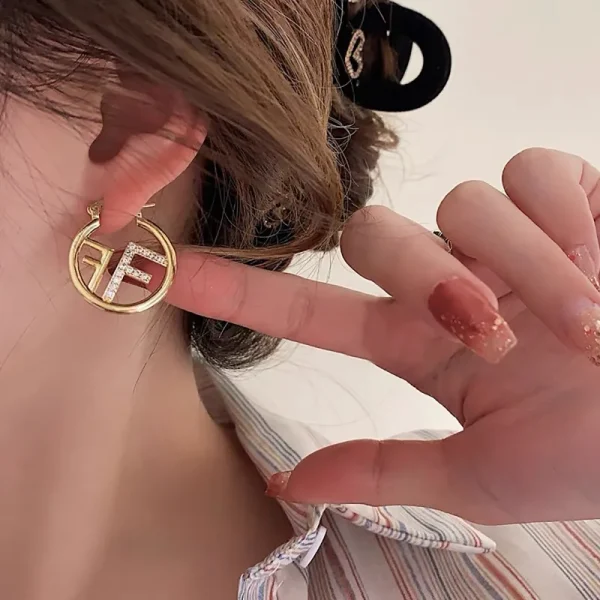 Full of zircon hollow circle letter F ear buckle personality fashion cold wind light luxury niche temperament earrings - Image 4